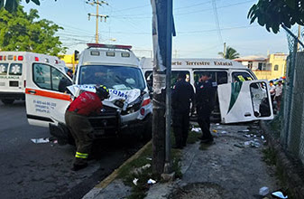 ¡Chuza!: Veinte lesionados deja encontronazo entre Ambulancia y Combi de transporte urbano