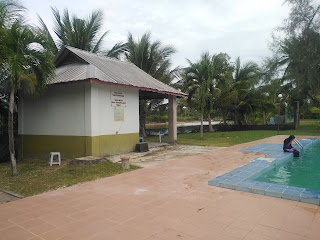 Store kolam renang di Home Beach Village Resort