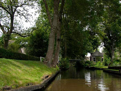 Can you imagine a village with no roads? There is such a place in the Netherlands called Giethoorn (pronounced 'geethorn'). There are no roads and cars have to remain outside the village. The only access to the stunningly lovely houses in Giethoorn is by water, or on foot over tiny individual wooden bridges.