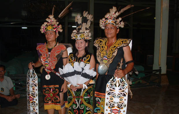 7 Pakaian  Adat  Kalimantan  Timur suku Dayak  dan Kutai 