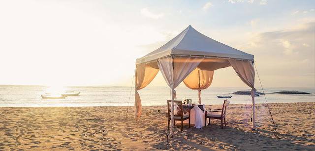 Menikmati Sunset dan Hidangan di Kuta Bali