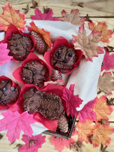 Receta de muffins de remolacha y chocolate. Desayunos y meriendas de otoño. Postre. Magdalena. Sencillo, rápido, rico, saludable. Cuca