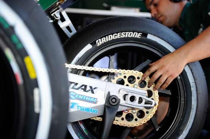 MotoGP : Ini dia perbedaan karakter antara ban Michelin dengan ban Bridgestone . . 