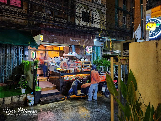 Phetchaburi 7 Alley