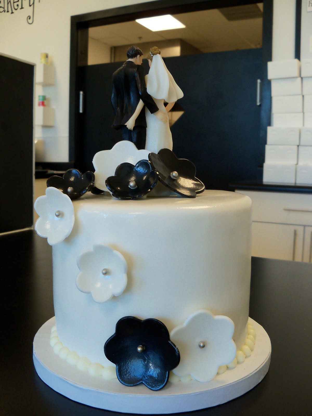 Black and white fondant