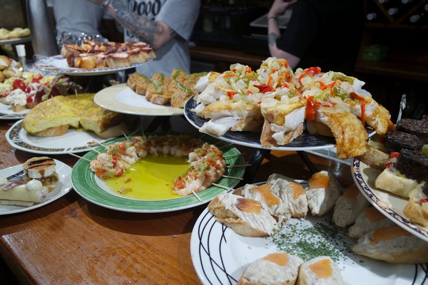 espagne pays basque san sebastian bar pintxos