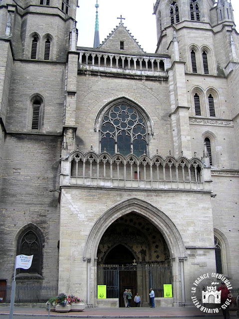 DIJON (21) - Cathédrale Saint-Bénigne (XIIe-XVe siècles)