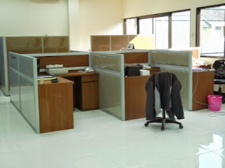Kontraktor Interior - Cubicle Workstation (Meja + Partisi) Untuk 24 Staff /Person