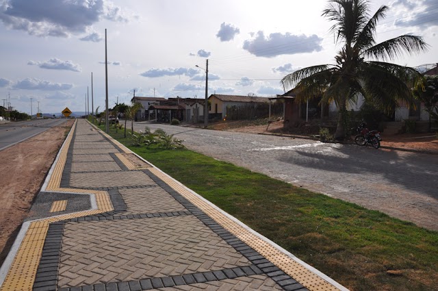 Prefeitura de Rafael Fernandes realiza obra de urbanização da principal avenida da cidade