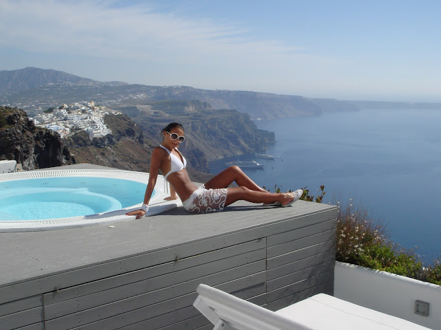 Total white Santorini bikini outfits and style