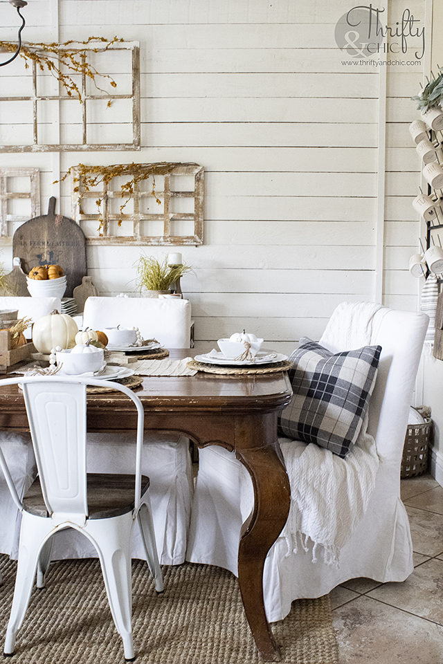 farmhouse fall dining room decor and decorating ideas. Traditional farmhouse dining room decor. Fall tablescape and placesettings. Fall buffet decor.