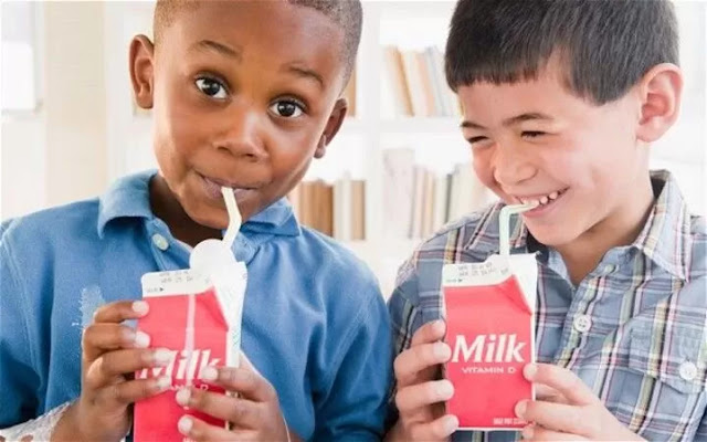 Minum Pakai Sedotan Bisa Bikin Keriput? Ini Penjelasan Ahli dan Solusinya
