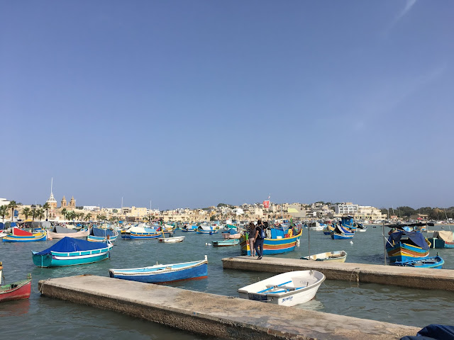 マルタ島の伝統漁船のルッツ