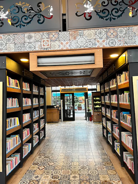 مقهى نيفيكان باغلارباسي Nevmekan Bağlarbaşı للكتاب في اسطنبول