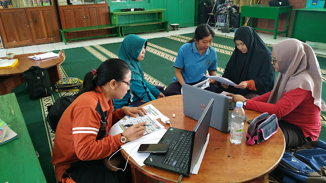 Meningkatkan Kemampuan Literasi Bahasa Inggris Siswa SD PT Pasangkayu Melalui Program Conspe