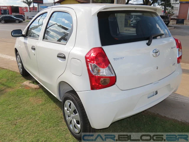 Toyota Etios Hatch X 1.3 16V