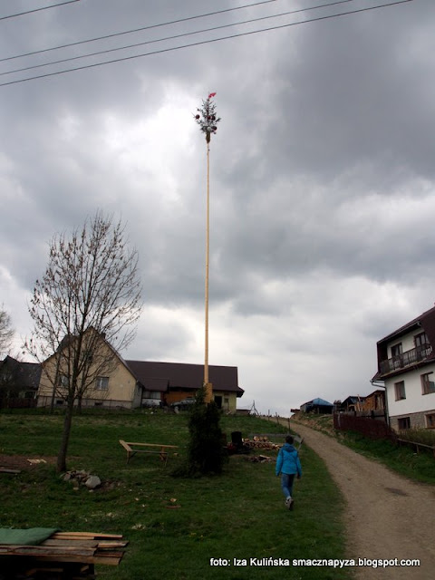 orawskie moje , stawianie moji , moj , tradycje regionalne , tradycje ludowe , kultura ludowa , ciekawostki , żerdzie z ozdobami , orawa , na orawie ,