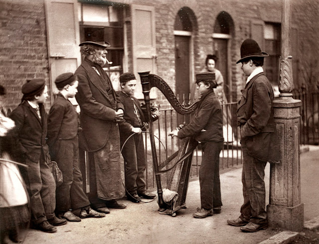 Fotografías de la vida en las calles de Londres en 1887