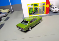 Tomica Limited Vintage Neo: LV-N31a Nissan Laurel 2000 SGL