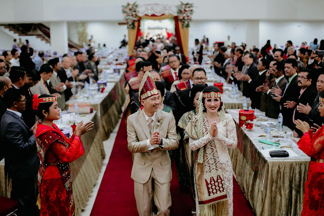 PAKET PERNIKAHAN ADAT BATAK,ULOS,MARTUPOL, JASA PHOTOGRAPHY WEDDING JAKARTA DEPOK BOGOR BEKASI TANGERANG