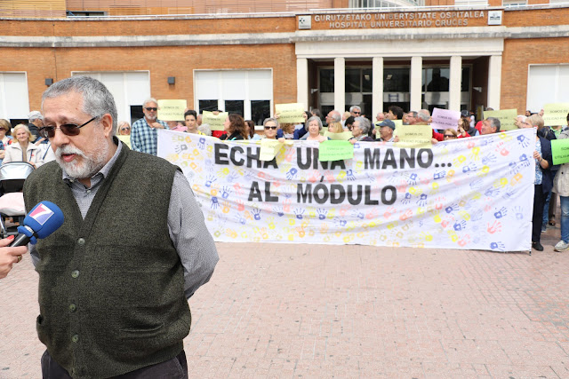 El portavoz del centro, José Ignacio Ibáñez, durante una concentración en Cruces