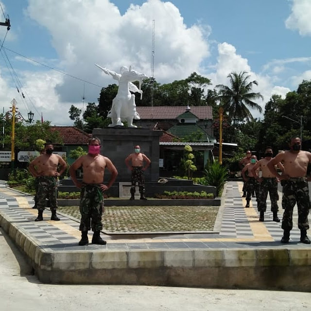 Danramil 12/Manisrenggo Bersama Anggota Berjemur Guna Pencegahan Covid-19