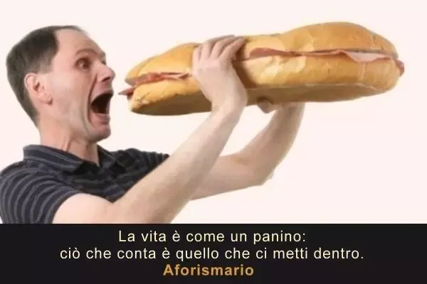 Uomo mangia panino gigantesco