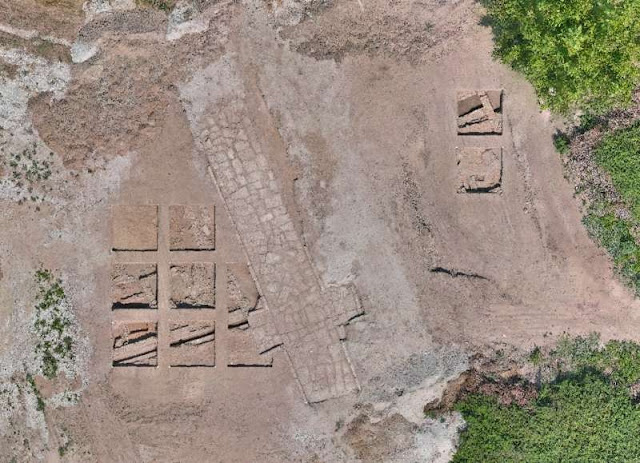 Αρχαίο Δίον: Αποκαλύφθηκε το βόρειο τμήμα του κεντρικού πλακόστρωτου δρόμου της πόλης