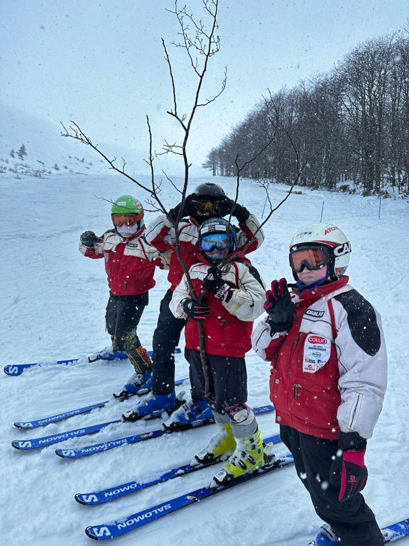 Programa escolar de esquí de Puyehue beneficia a 40 niños