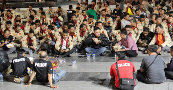 MAKAN BERSAMA, USAI APEL BERSAMA RESKRIM DAN RESKOBA POLRESTABES SURABAYA