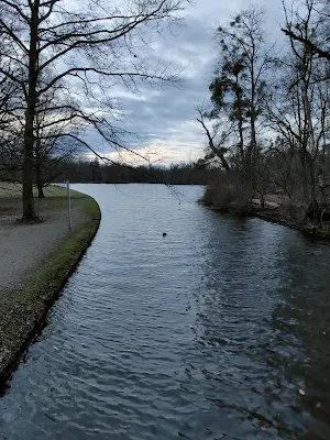 ニンフェンブルク宮殿（Schloss Nymphenburg）の水辺