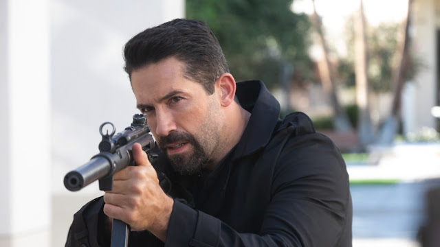 scott adkins with a machine gun