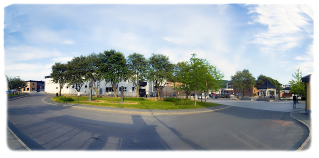 Paviljongen i Vestfossen park like ved Jernbanegata og Jernbanetorget og Vestfossen Jernbanestasjon.