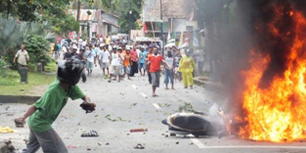 Kerusuhan Ambon 2011  Foto dan Kronologi