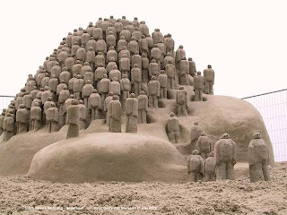 Most popular Amazing HEAD Sand Sculputres wallpapers 2012