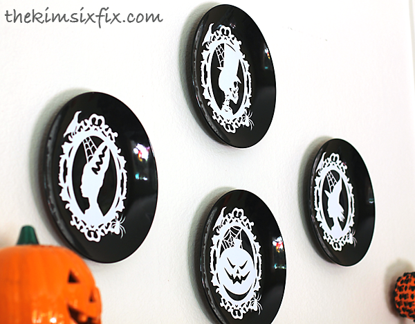 Hanging halloween paltes