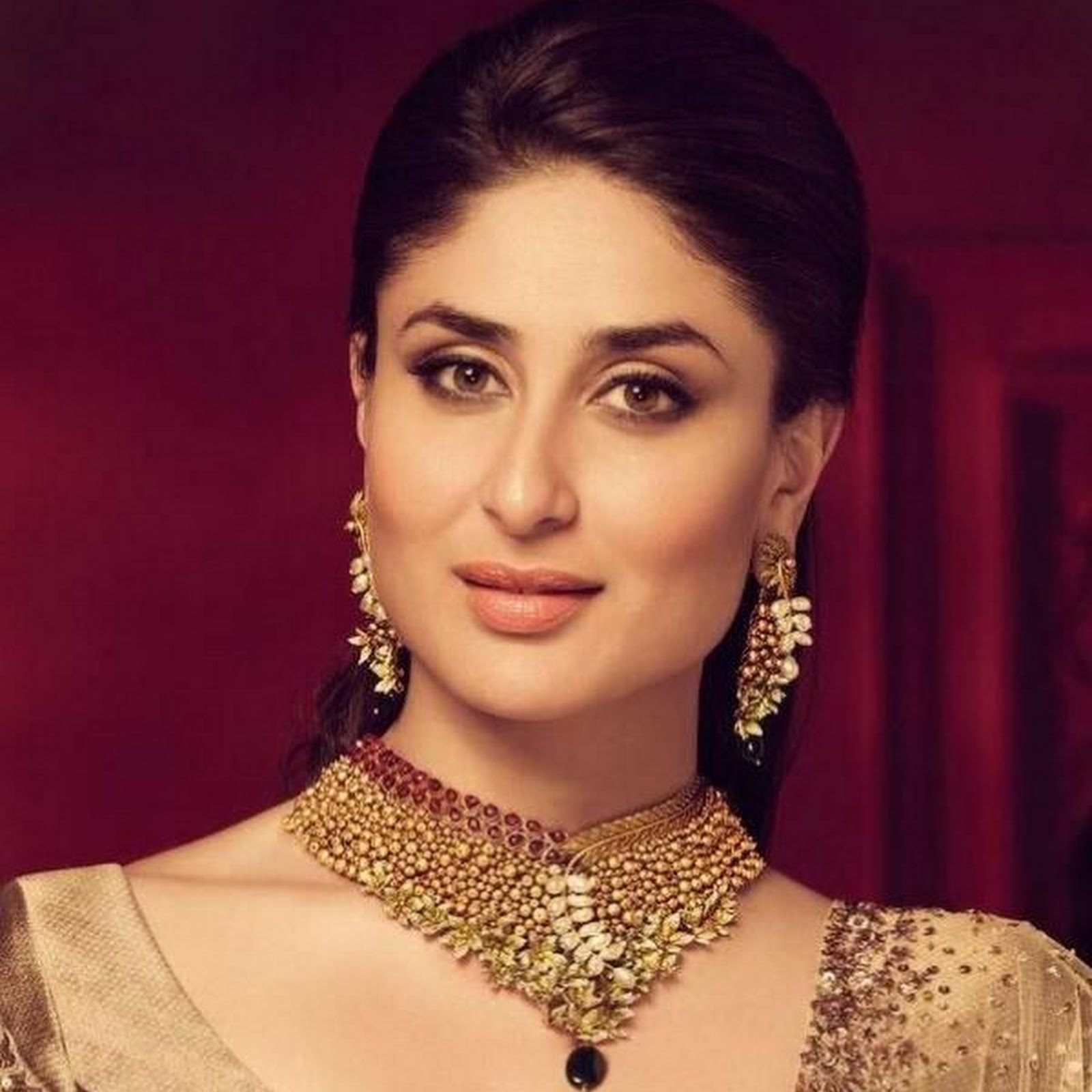 Kareena Kapoor Graceful Malabar Gold Ad Pictures