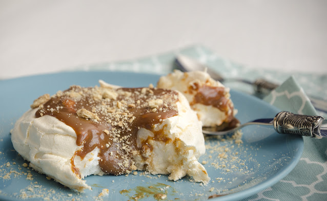 Mini Pavlovas com Doce de Leite