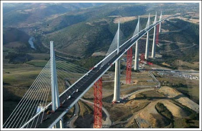 Foto Jembatan Tertinggi Di Dunia Millau Bridge