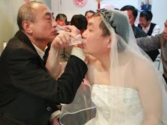 Gay Tertua Dunia Berkahwin Di China!