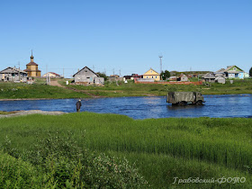 Вид на село Чаваньга через реку