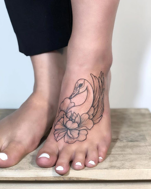 tatuagens femininas para os pés