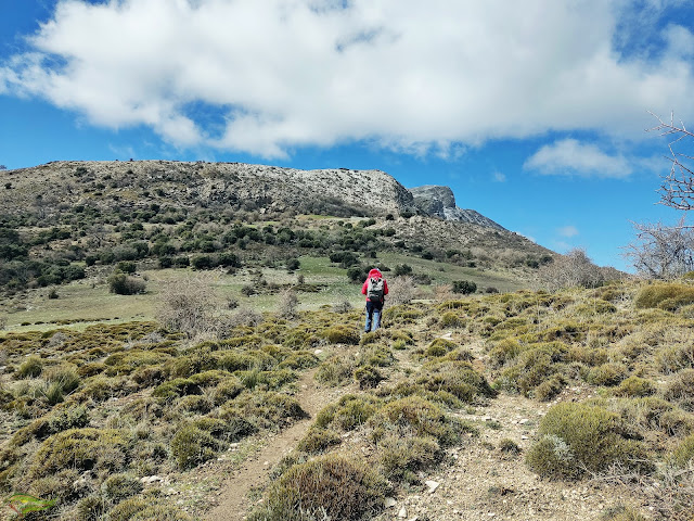 Subida circular al Pico Almadén (2.036 m) desde el Área Recreativa de la Fuenmayor (Parque Natural Sierra Mágina)