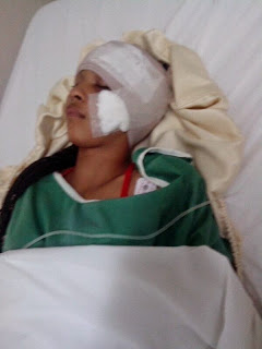 Una joven herida con una Navaja en la Cara