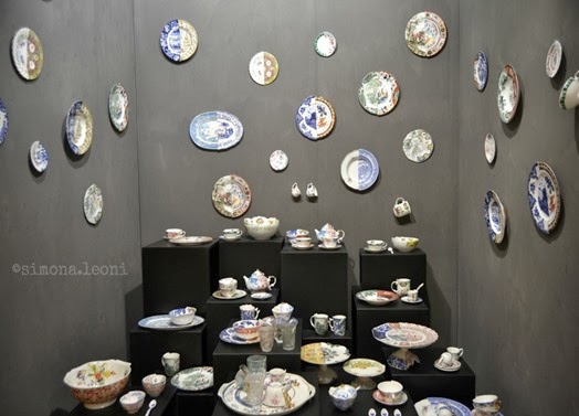 corner-porcellane-stand-seletti-homi-milano