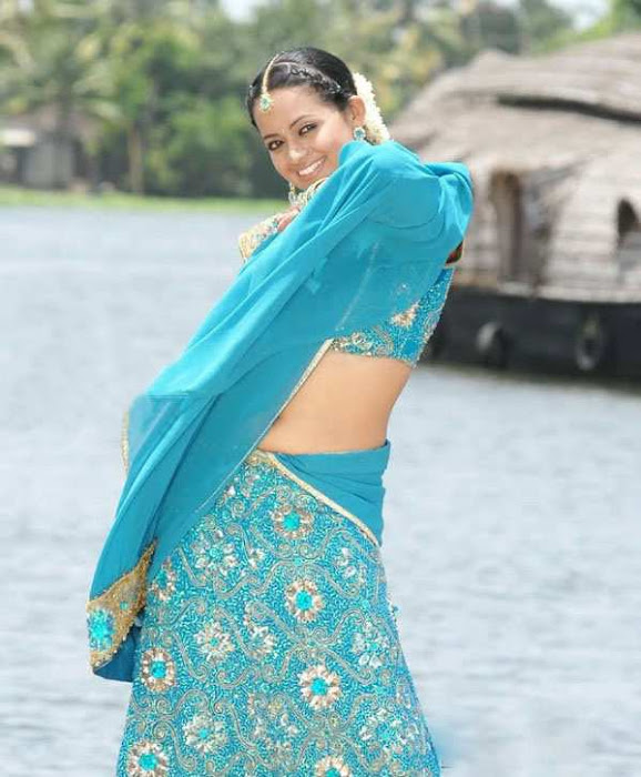 unseen bhavana dansing bunching in blue