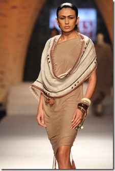 WIFW SS 2011collection by Tarun Tahiliani   (17)