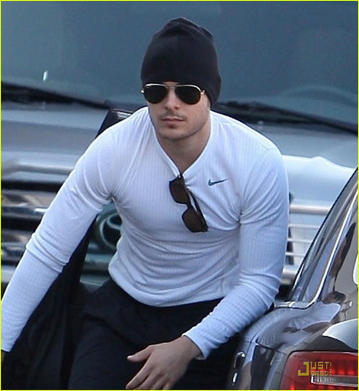 Zac Efron Hot