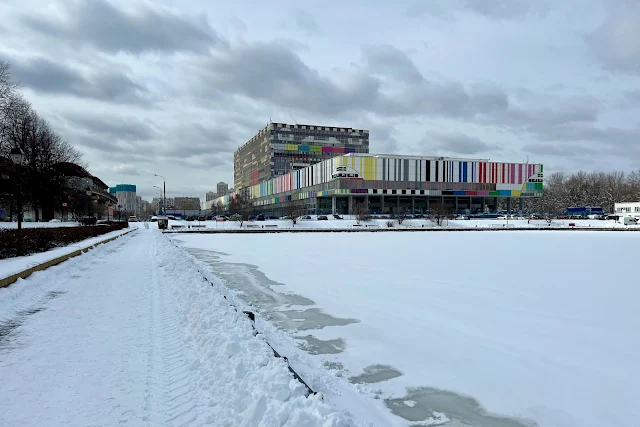 улица Академика Королёва, Останкинский пруд, Аппаратно-студийный комплекс (АСК-1) телецентра «Останкино»