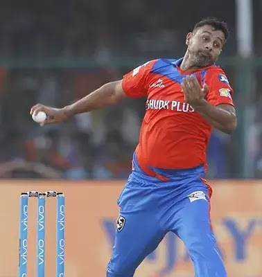 Praveen Kumar Playing Cricket